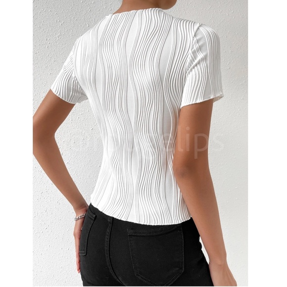 Textured White Short Sleeve Fitted Tee Shirt Top - Picture 3 of 10